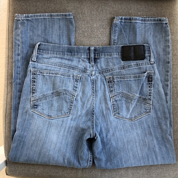 ROCK & REPUBLIC Relaxed Straight Fit Destroyed Jeans - Picture 7 of 9